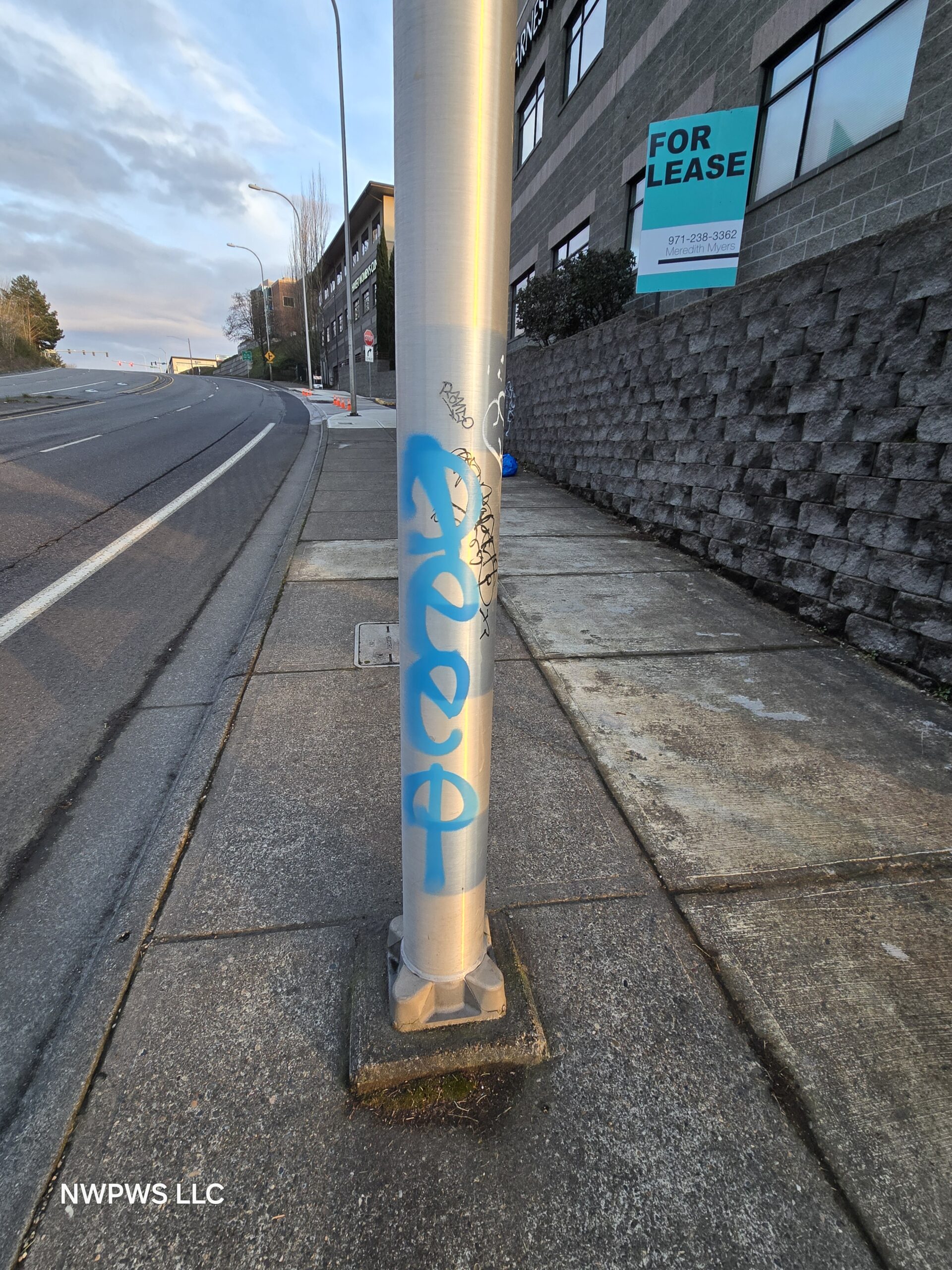 Graffiti removal Richmond va before and after image of graffiti on light pole